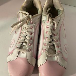Ladies bowling shoes